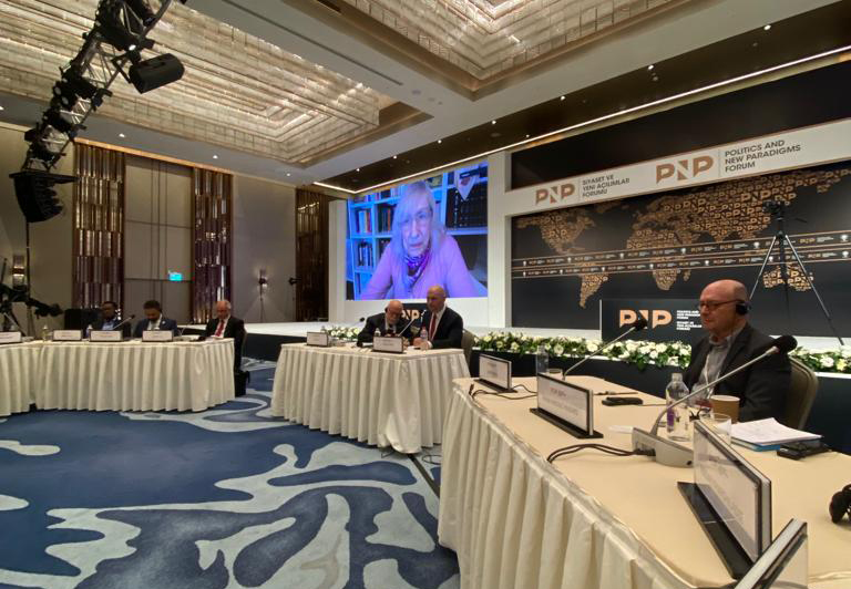 Mütevelli Heyet Başkanımız Alev Alatlı, ‘21. Yüzyılda Siyaset ve Yeni Açılımlar’ başlıklı forumda konuştu